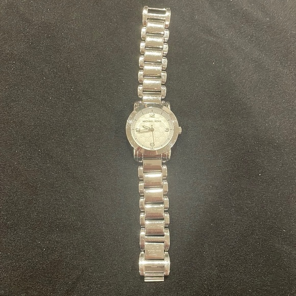 Michael Kors Silver Watch - Picture 1 of 4